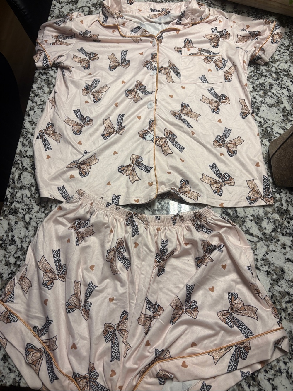 Women’s Pink Bow-Print Short Pajama Set - Brand: